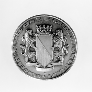 818864 Afbeelding van de voorzijde van de oude Burgemeestersmedaille van de gemeente Utrecht.N.B. De medaille, die ...